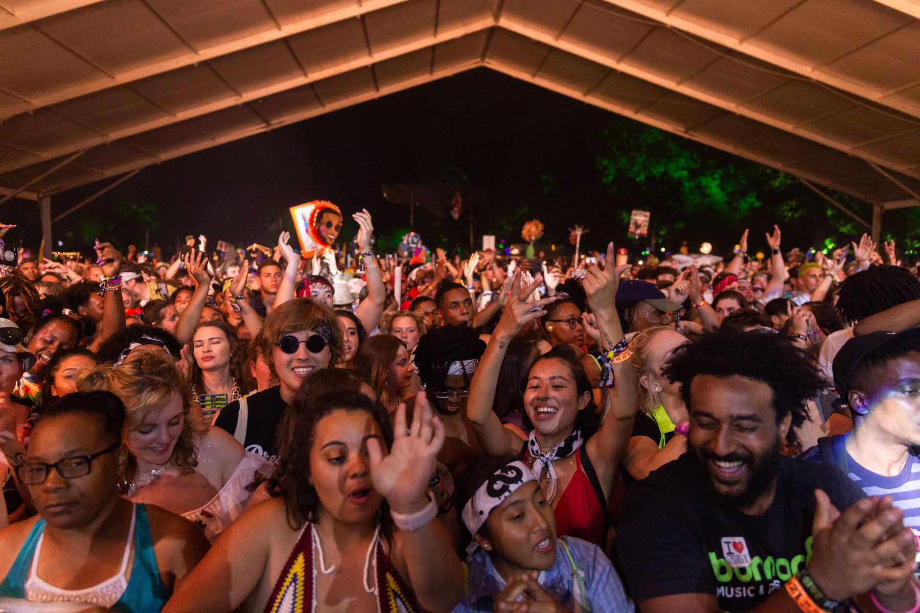 Público em evento — imagem ilustrativa para Ana Castela no Royal Palm Hall